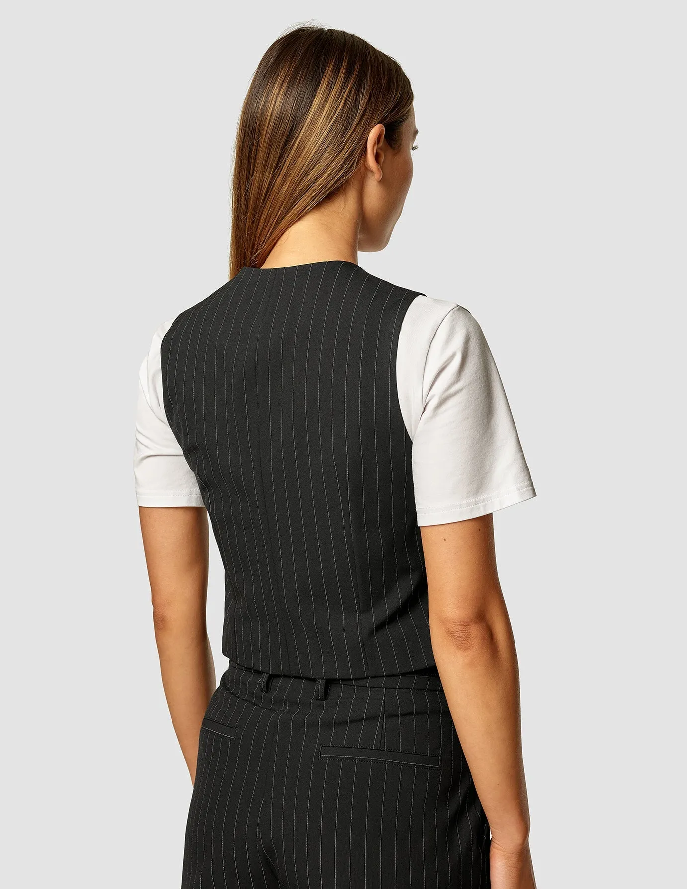 Essential Vest Short Black Silver Pinstripe