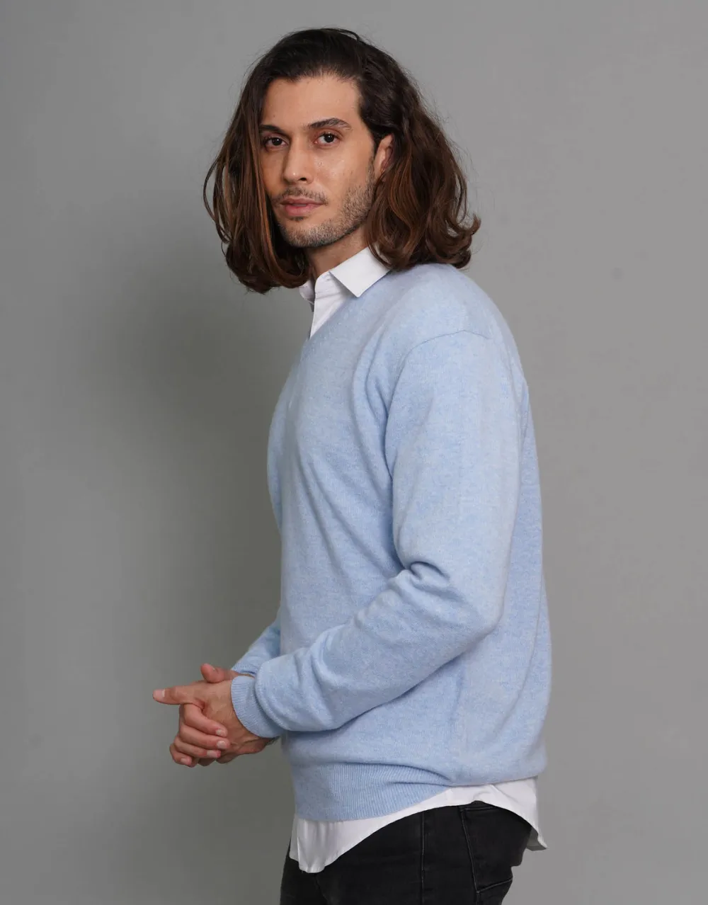 The Classic Cashmere V-Neck Pullover in Sky Blue